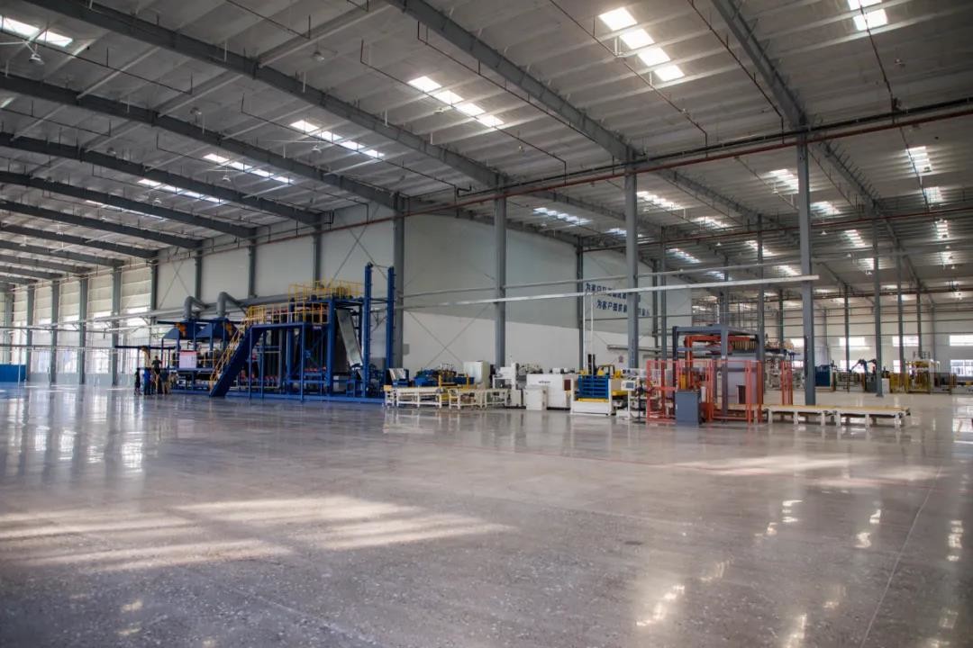 고온-프레싱 생산기술은 생산하는 조아보아 패널에 사용했습니다